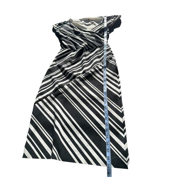 Chiara Boni La Petite Robe Black White V-Neck Slimming Shift Dress Size Medium‎ - Picture 10 of 10